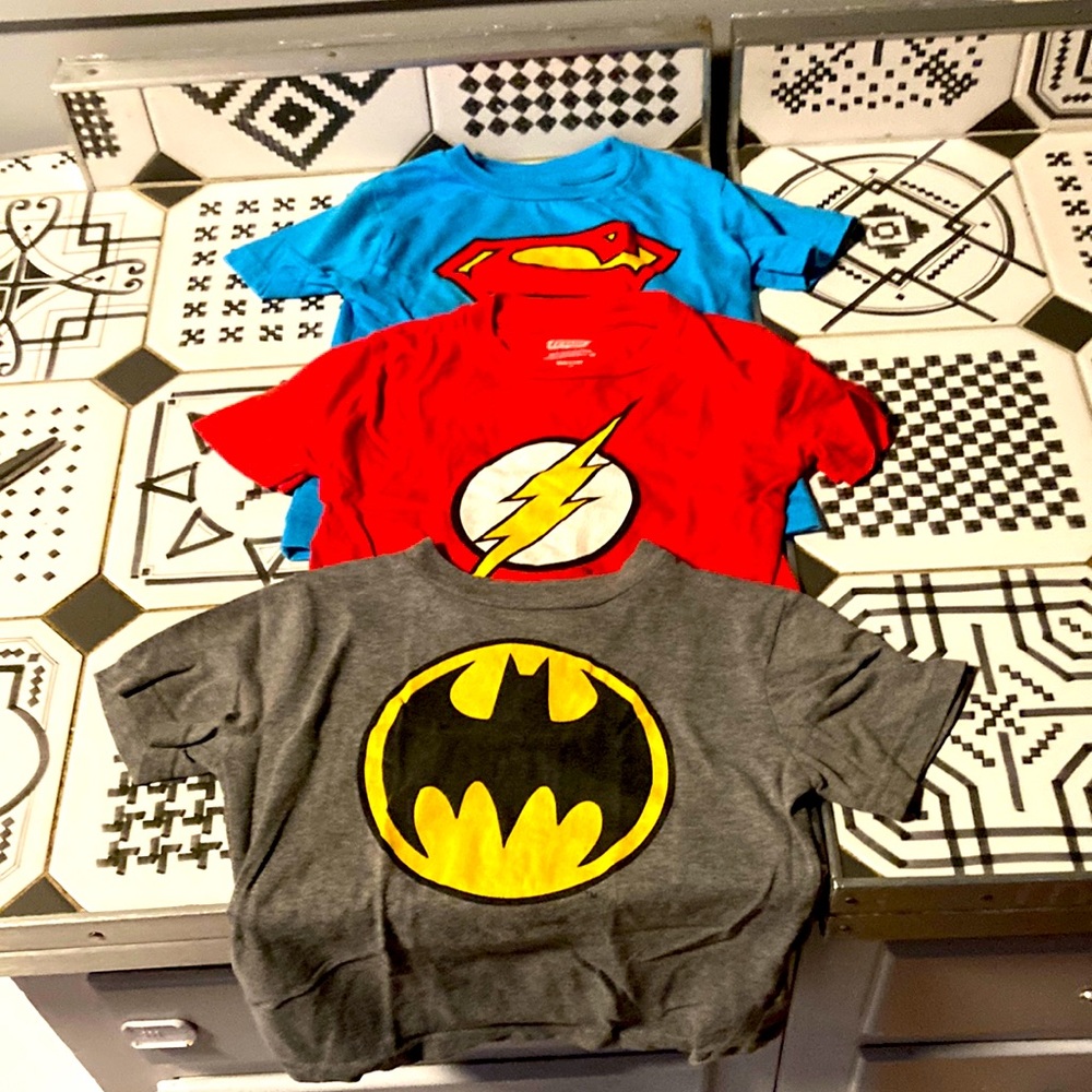 Lot of Superhero Justice league t shirts 4T